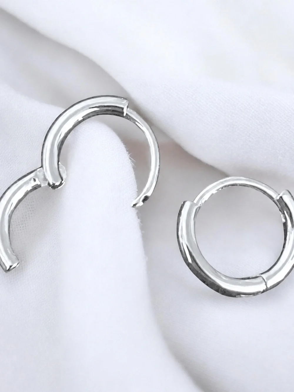 Silver plated stainless steel 12mm Huggie hoop earrings - Picture 5 of 5